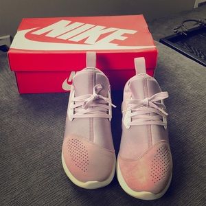Nike women’s lunarcharge premium size 9.5